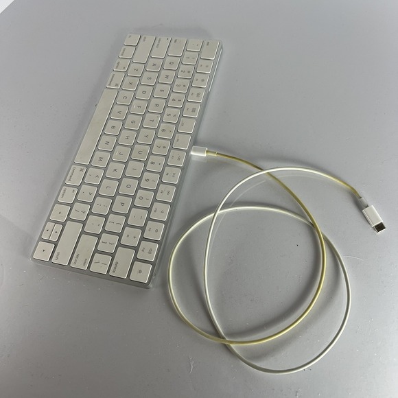 Apple Wireless Magic Keyboard 2 w/ Lightning Connector & Cable GUC - Picture 4 of 5